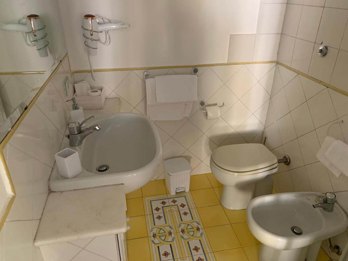 נאפולי Le Stanze Di Sissi - Luxury Suites מראה חיצוני תמונה