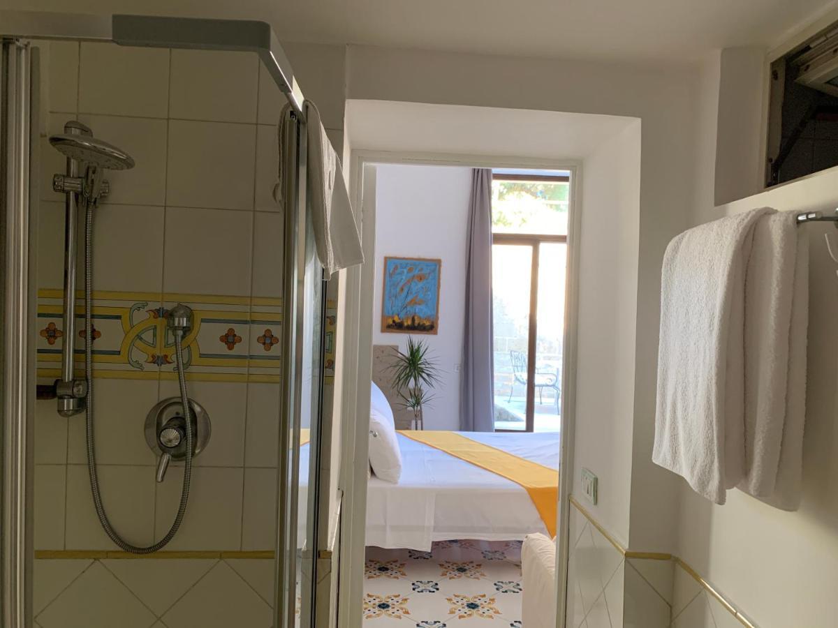 נאפולי Le Stanze Di Sissi - Luxury Suites מראה חיצוני תמונה
